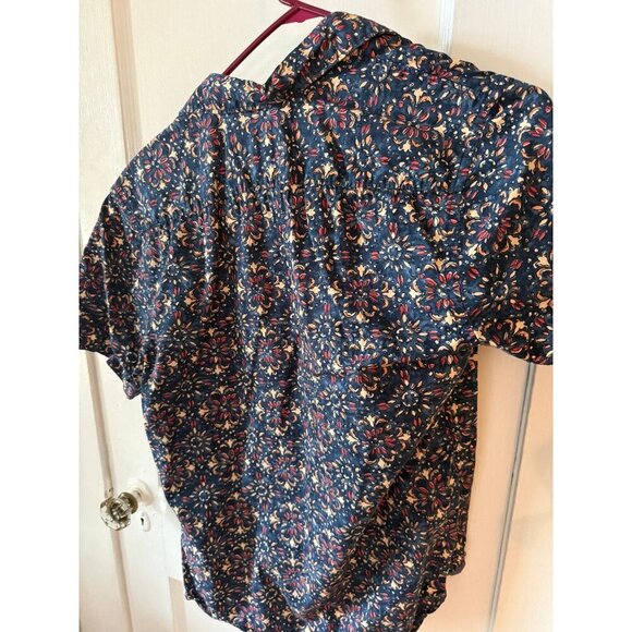 Express woman’s size small floral button-down shirt - Picture 7 of 9